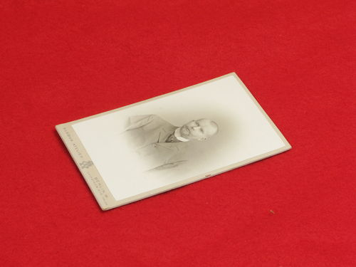 Altes gebrauchtes vintage Atelier Portrait Foto, Kabinettfoto ca. 6,5 x 10,5 cm " Mann "